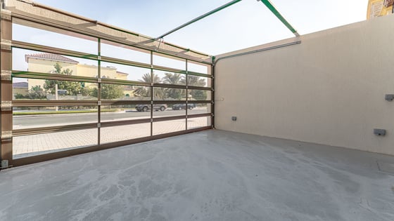 Premium and sleek villa in Jumeirah Park with maids room, picture 25