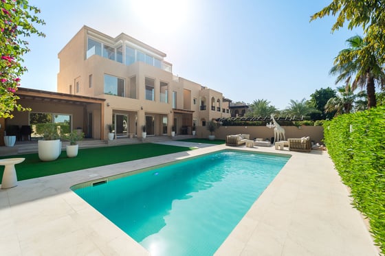 Ultra Luxury | Stunning Views | Generous Plot, picture 1