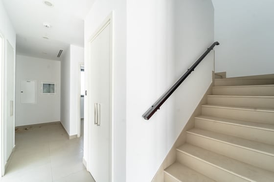 Vacant 4 BR | Bright Corner Townhouse..., picture 7