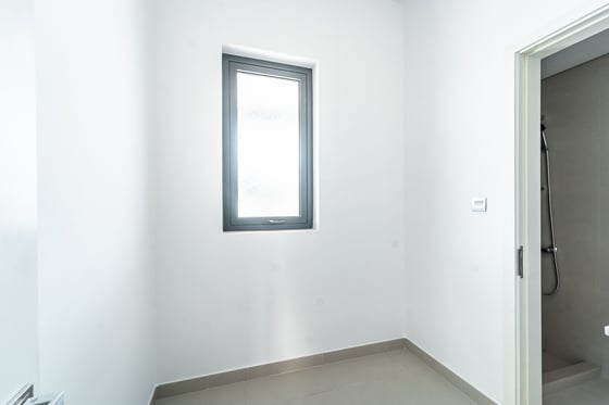 Vacant 4 BR | Bright Corner Townhouse..., picture 14