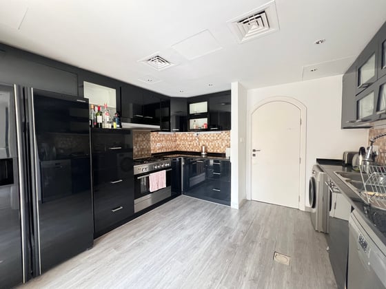 Fully Upgraded | Furnished | Landscaped., picture 5