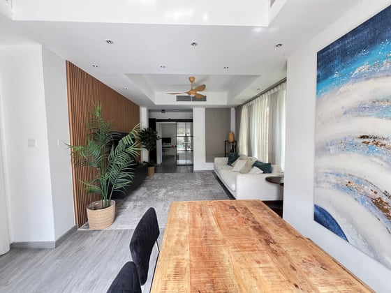 Fully Upgraded | Furnished | Landscaped., picture 4