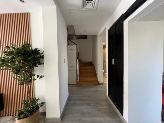 Fully Upgraded | Furnished | Landscaped., picture 9