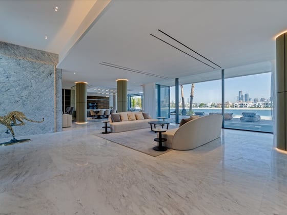 Vacant and Extended Ultra-Luxury Palm Villa, picture 2