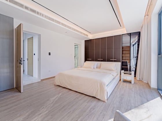 Vacant and Extended Ultra-Luxury Palm Villa, picture 15