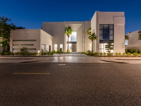 Vacant and Extended Ultra-Luxury Palm Villa, picture 22