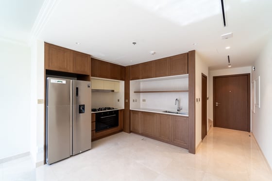 Vacant | Beachfront Duplex | Marina View, picture 8
