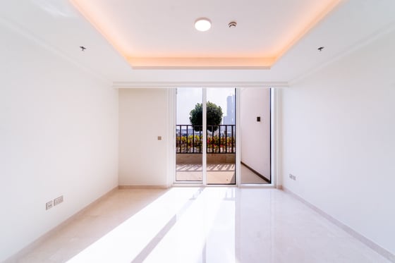 Vacant | Beachfront Duplex | Marina View, picture 5