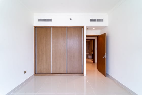 Vacant | Beachfront Duplex | Marina View, picture 14
