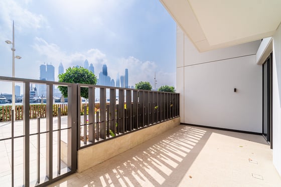 Vacant | Beachfront Duplex | Marina View, picture 11