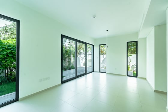Prime Location | Vacant | Close To Pool & Park, picture 4
