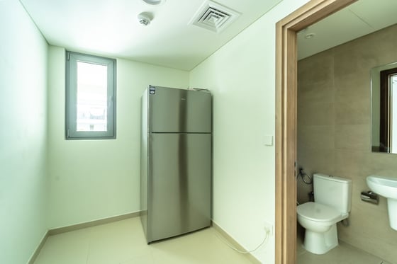 Prime Location | Vacant | Close To Pool & Park, picture 10