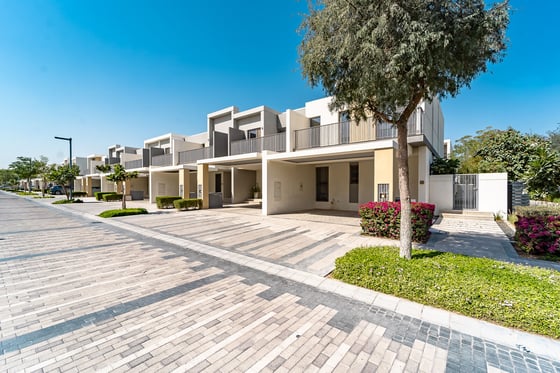 Video tour for Prime Location | Vacant | Close To Pool &amp; Park