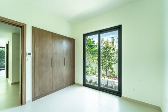 Prime Location | Vacant | Close To Pool & Park, picture 14