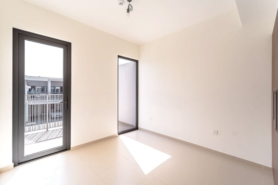 Prime Location | Vacant | Close To Pool & Park, picture 17