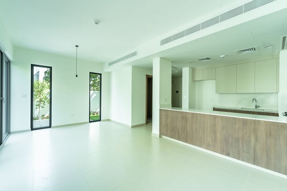 Prime Location | Vacant | Close To Pool & Park, picture 3