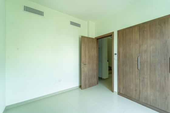 Prime Location | Vacant | Close To Pool & Park, picture 9