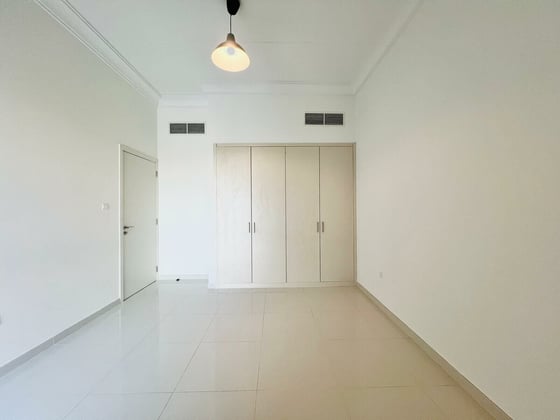 Exclusive Single-Row | Vacant | Private Living, picture 13