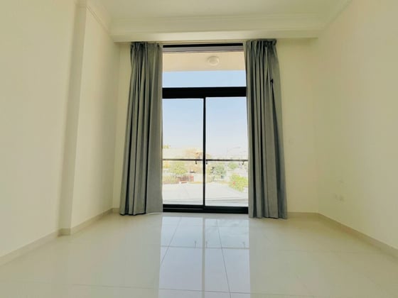 Exclusive Single-Row | Vacant | Private Living, picture 9