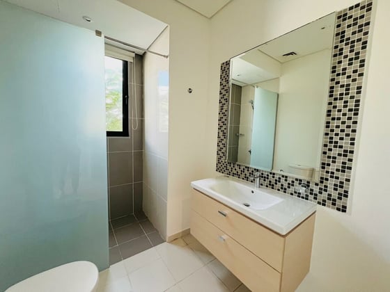 Exclusive Single-Row | Vacant | Private Living, picture 11