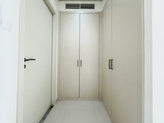 Exclusive Single-Row | Vacant | Private Living, picture 12