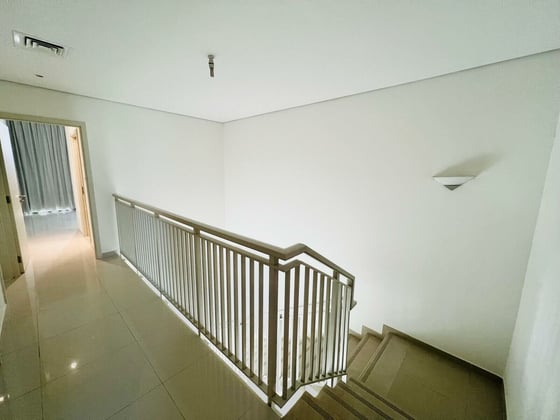 Exclusive Single-Row | Vacant | Private Living, picture 6