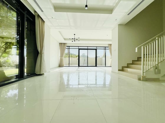Exclusive Single-Row | Vacant | Private Living, picture 3