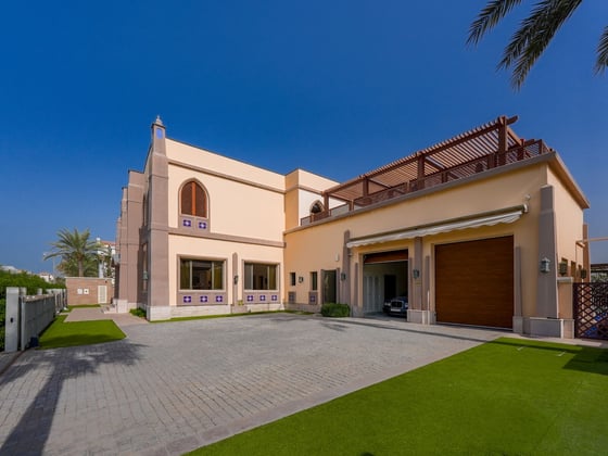 Refined Beachfront Villa on Palm Jumeirah, picture 1