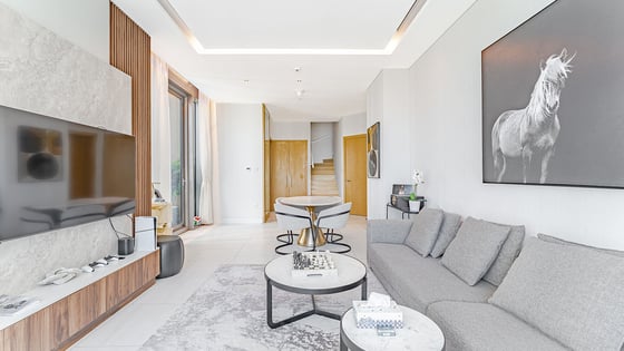 Upgraded apartment in Business Bay with Burj view, picture 2