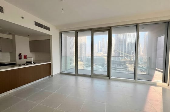 Huge Layout | Vacant Soon | High Rental Income, picture 1