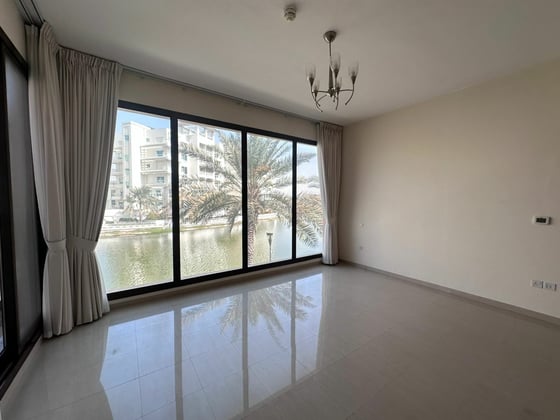 Lake Views | Single Row | Well Priced..., picture 1