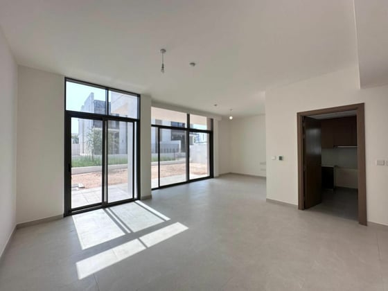 Corner Plot | Single Row | Vacant |....., picture 1