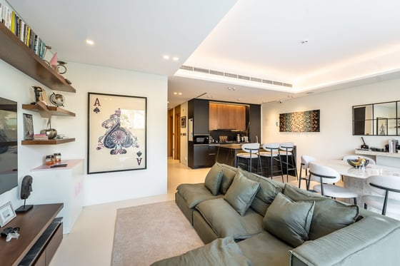 Upgraded | Vacant on Transfer | Fully Furnished, picture 2