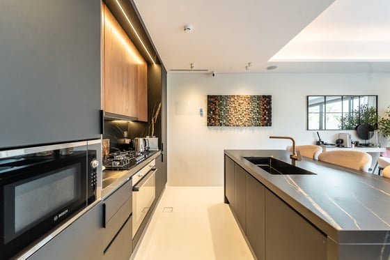 Upgraded | Vacant on Transfer | Fully Furnished, picture 6