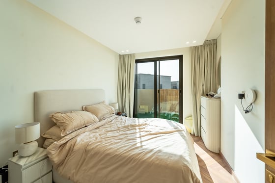 Upgraded | Vacant on Transfer | Fully Furnished, picture 10