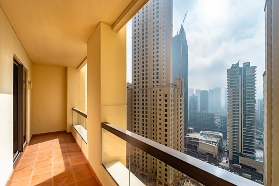 Vacant | Semi Upgraded | Prime Location., picture 12