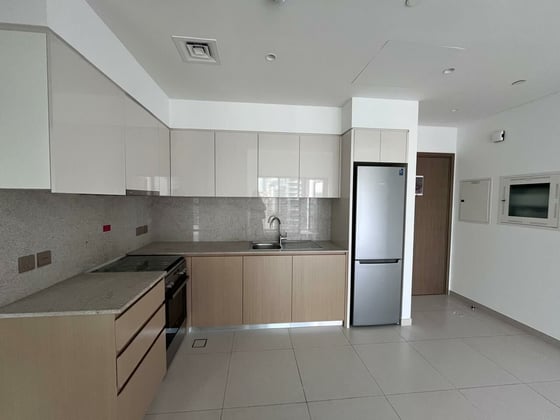 Prime Location | Vacant | Mid Floor....., picture 5