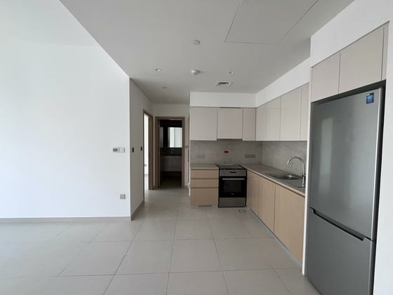 Prime Location | Vacant | Mid Floor....., picture 4