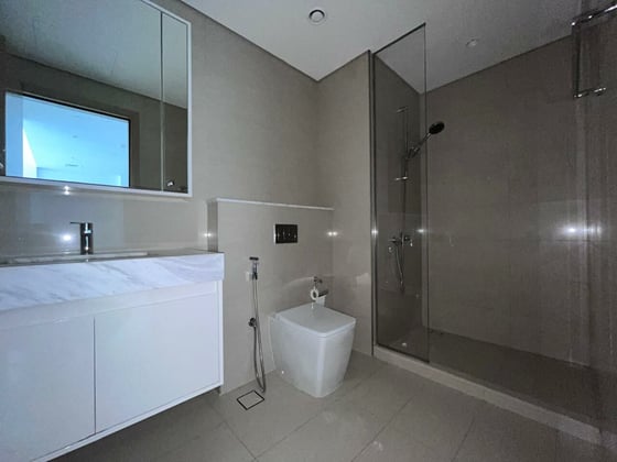Prime Location | Vacant | Mid Floor....., picture 9