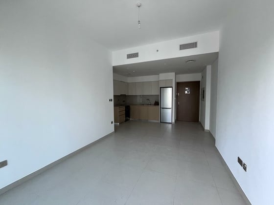 Prime Location | Vacant | Mid Floor....., picture 2