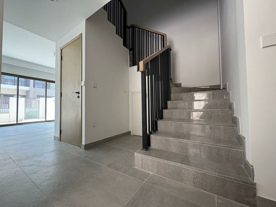 Spacious Layout | Close to Pool | Vacant, picture 3