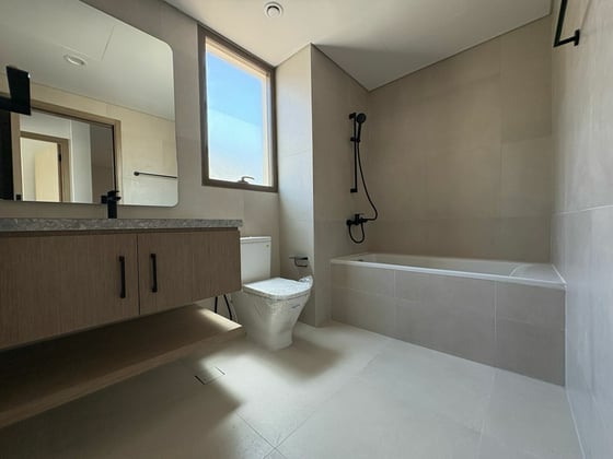 Spacious Layout | Close to Pool | Vacant, picture 9