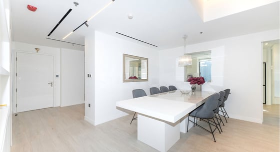Renovated apartment in Downtown with Burj Khalifa view, picture 7