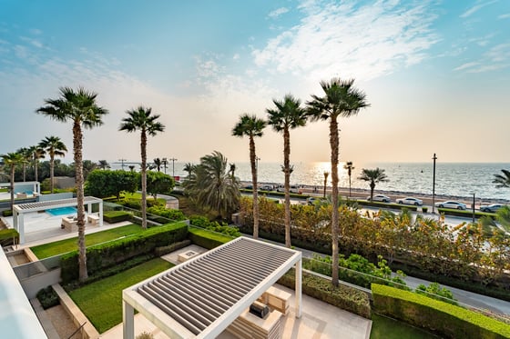 Exquisite | Beachfront | Panoramic Views, picture 2