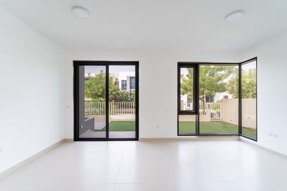 Vacant Now | Corner Unit | Greenbelt Backing, picture 2
