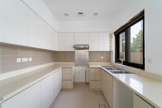 Vacant Now | Corner Unit | Greenbelt Backing, picture 7