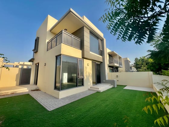 Vacant Now | Corner Unit | Greenbelt Backing, picture 1