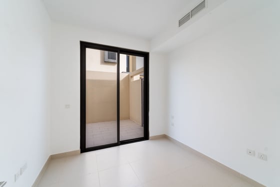 Vacant Now | Corner Unit | Greenbelt Backing, picture 9