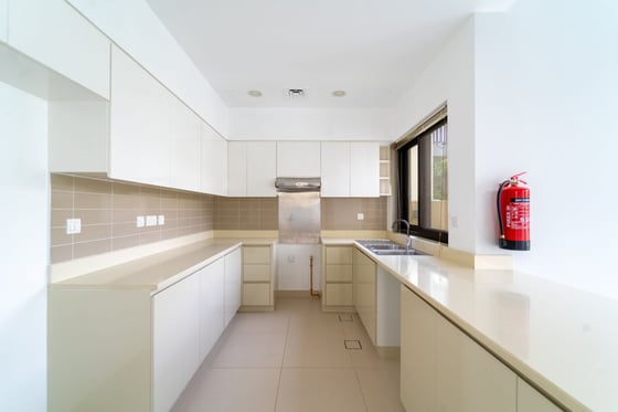 Vacant Now | Corner Unit | Greenbelt Backing, picture 8