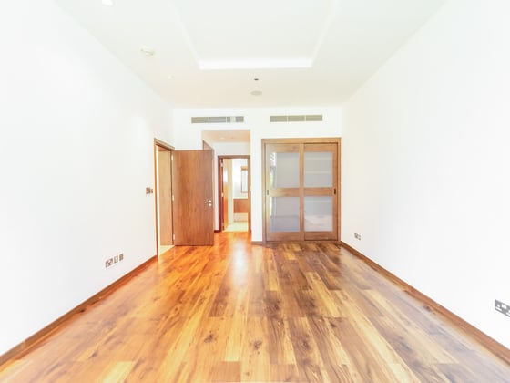 Unfurnished | Private Garden | Negotiable, picture 10